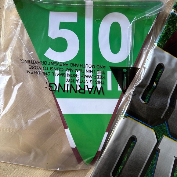 Football Party Supplies Set - Green and White NEW - Picture 7 of 7